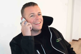 Medewerker de vries tijdens een telefonische afspraak