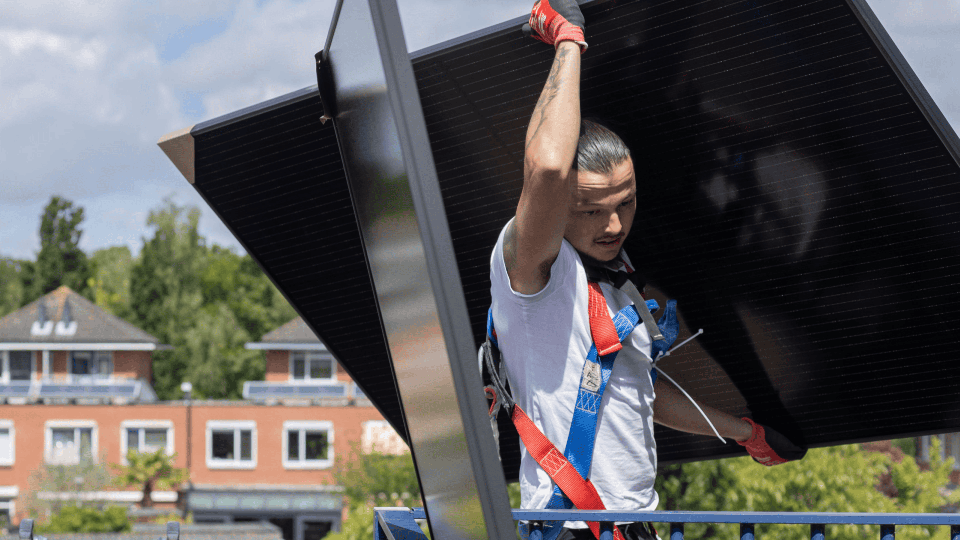 Uitvoeren van het plaatsen van zonnepanelen