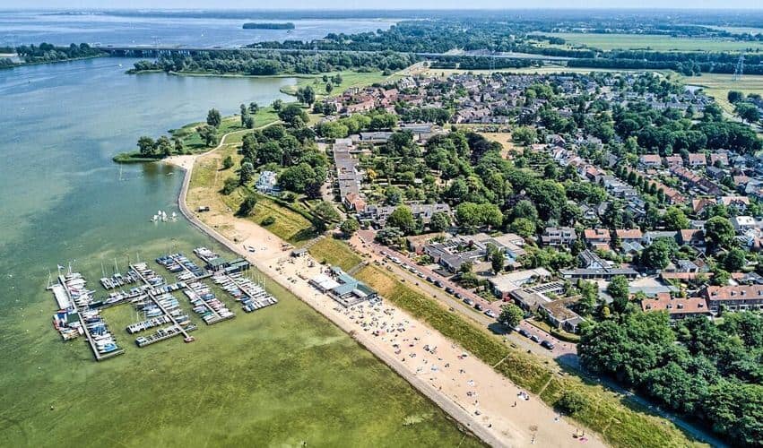 Luchtfoto van Muiderberg