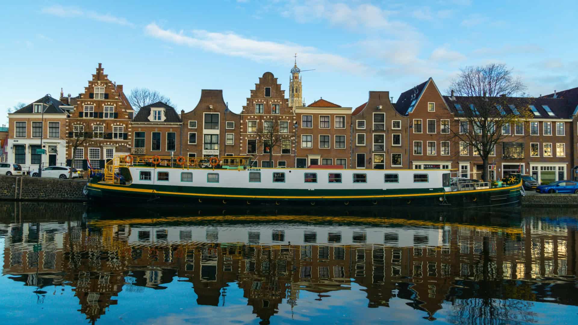 Foto van een straat in Haarlem