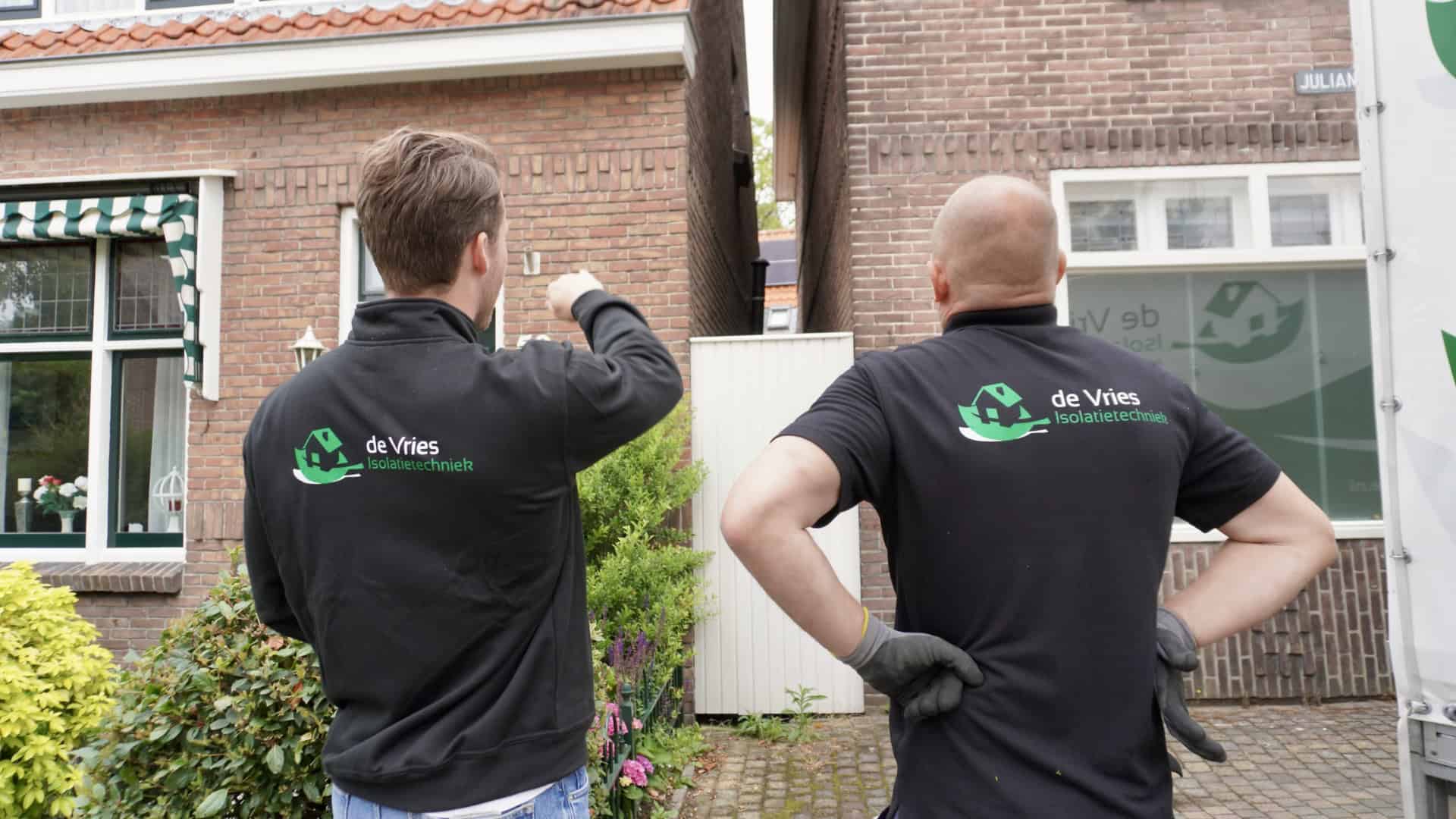 Twee medewerkers van de vries isolatietechniek