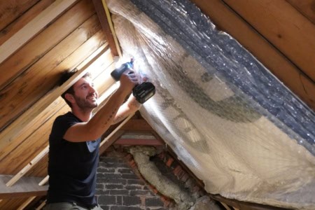 Foto uitvoering isolatie (dakisolatie) met PIF isolatiemateriaal project in Aalsmeer