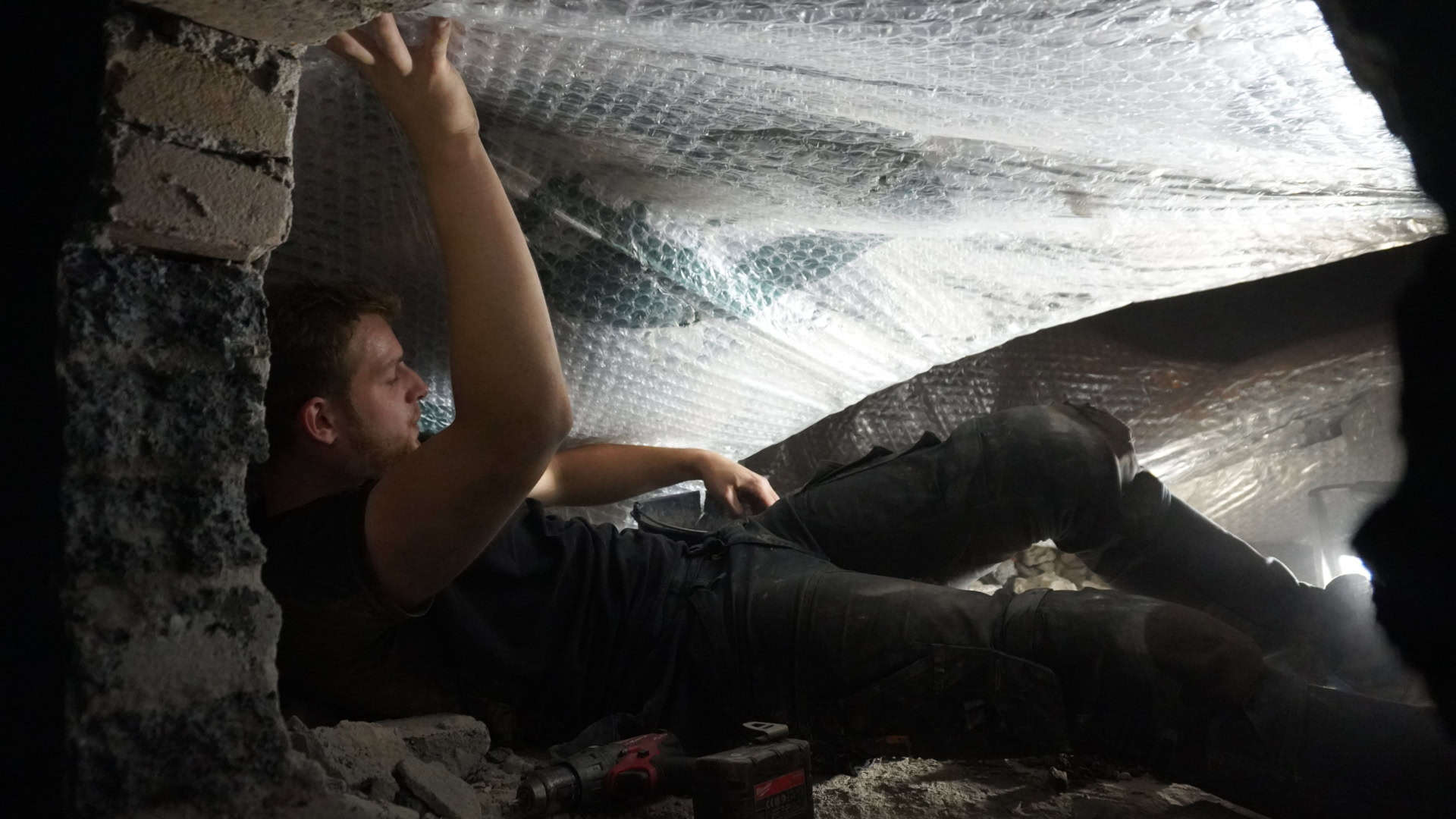 Foto uitvoering isolatie (vloerisolatie) project in Amsterdam