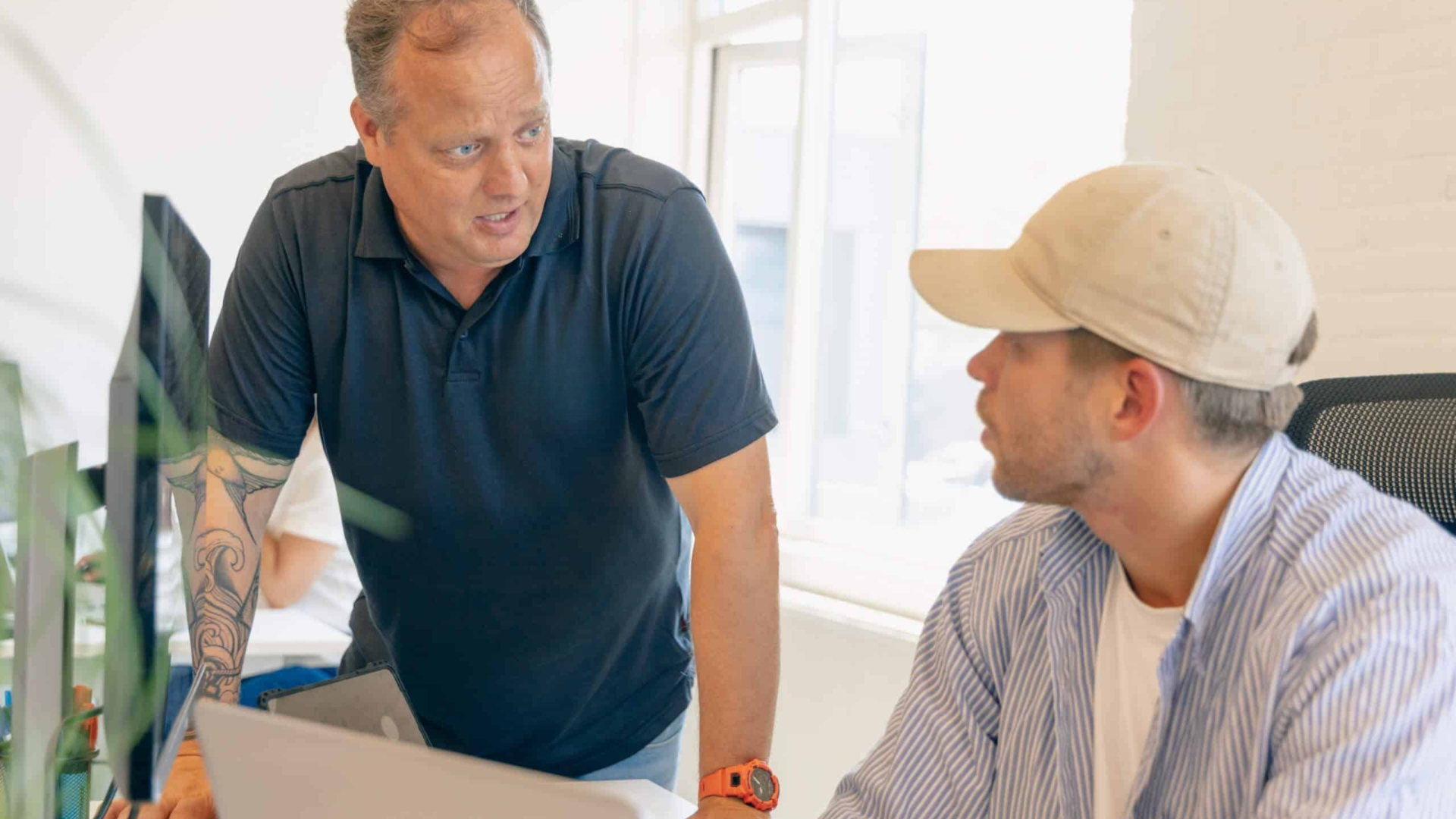 General Manager de Vries Isolatietechniek op kantoor